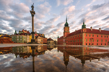 Fototapeta na wymiar Warsaw, Poland - panorama of a Old town with a Royal Castle and Sigismund's Column. Famous tourist attraction and travel destination