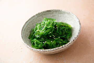 Chuka salad with sesame seeds