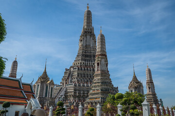 Fototapeta premium Wat Arun Ratchawararam Ratchawaramahawihan, Bangkok, Thailand