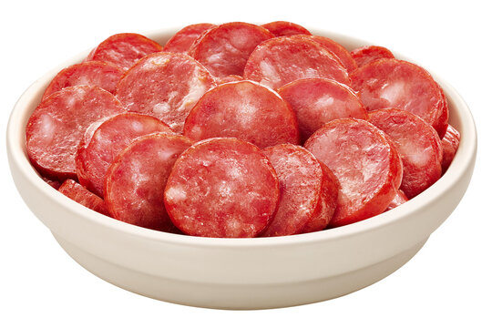 tigela com por&ccedil;&atilde;o de lingui&ccedil;a calabresa fatiada isolado em fundo transparente