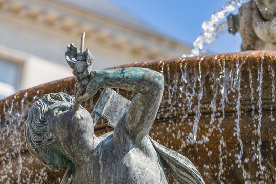statue fontaine place royale nantes