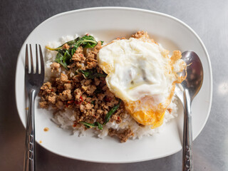 Local Thai rice topped with stir-fried pork basil and fried egg. - obrazy, fototapety, plakaty
