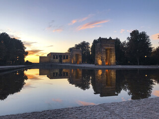 Obraz premium Sunset over the Temple de debod in Madrid, Spain.