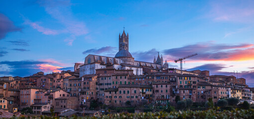 Fototapeta premium Panoramic view of the cathedral of Siena at sunset, Italy, pink