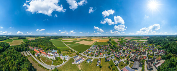Die Ortschaft Bonlanden mit dem markanten Kloster im Luftbild, 360 Grad Rundblick - obrazy, fototapety, plakaty