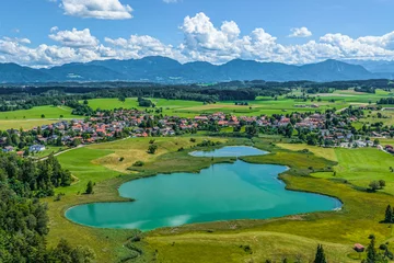 Foto op Plexiglas Ausblick auf Iffeldorf südlich der Osterseen im bayerischen Oberland © ARochau