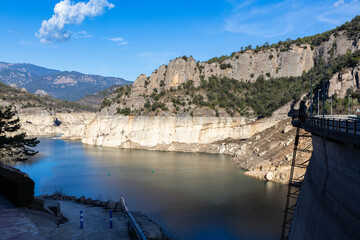 Obraz premium Lack water La Llosa Del Cavall Reservoir. The swamp is at very low water levels due to lack of rain. Desertification, climate change, environmental problems, drought. Lleida, Spain