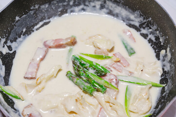 アスパラと白舞茸のクリーム煮