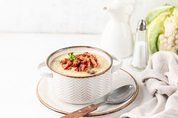 Cauliflower and white bean cream soup with fried bacon