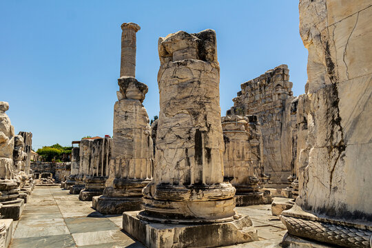 The first written source about Didyma dates back to Herodotus. Herodotus, King of Egypt II, in the 600s BC. It is reported that Nekho and Lydian King Croesus made offerings to the temple of Apollo.