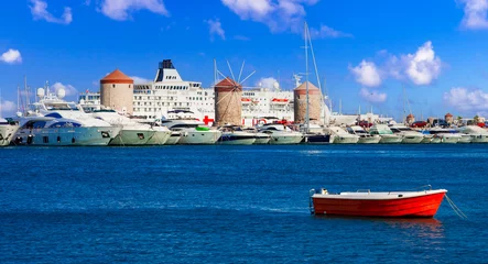Badkamer foto achterwand Greece travel, Dodecanese. Rhodes island.  Mandraki Harbor with cruise ships and old windmils © Freesurf