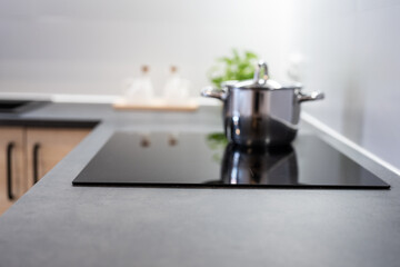 induction hob in the kitchen countertop - electricity price and cleaning method