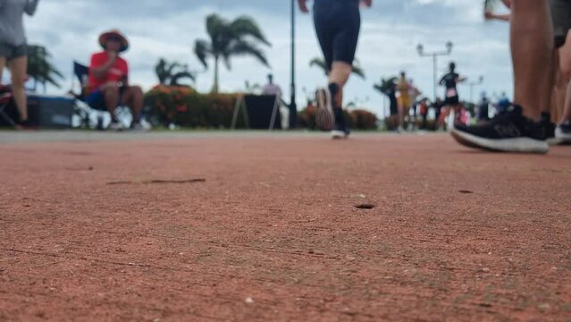 Atletas conquistando el maratón Iron Man bajo el abrasador sol panameño