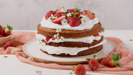 Sponge cake with fresh strawberries