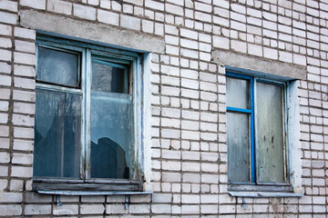 Broken glass, windows in a dilapidated abandoned house, abandoned house with broken windows. - obrazy, fototapety, plakaty