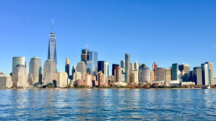 New York City Skyline with Manhattan Financial District and World Trade Center from east river - obrazy, fototapety, plakaty