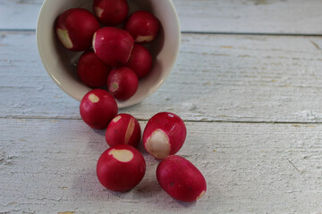 Un plat de radis rouge bien croquants
