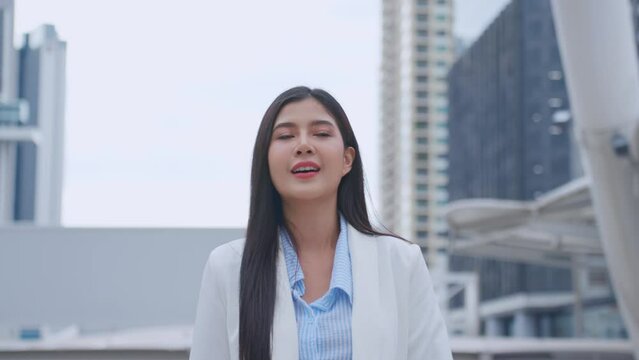 Asian youg beautiful businesswoman standing outdoor in modern city. 