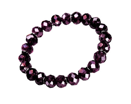 Pulsera sencilla de cristales purpura obscuro. aislada con fondo transparente