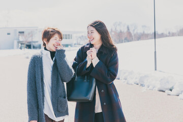 楽しそうに話す女性達　Women having fun talking