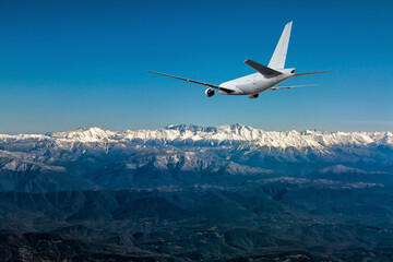 Fototapeta na wymiar A white wide body jetliner approach in a resort mountain town