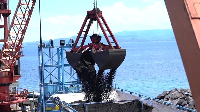Unload coal in coal mining