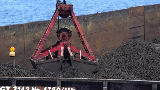 Unload coal in coal mining