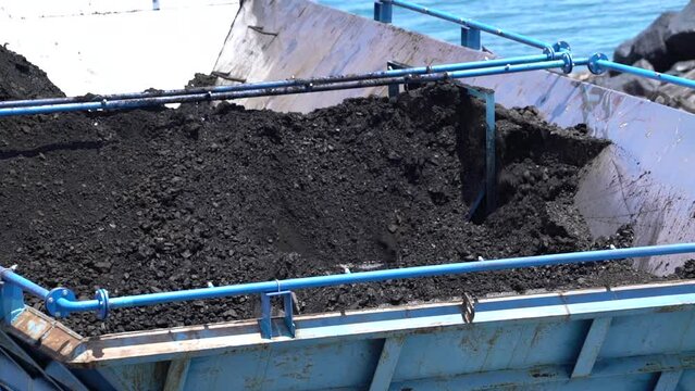 Unload coal in coal mining