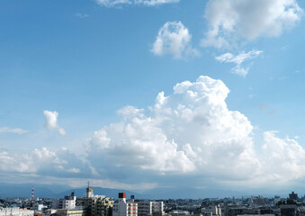 Fototapeta na wymiar Summer sky big clouds 夏の空 入道雲