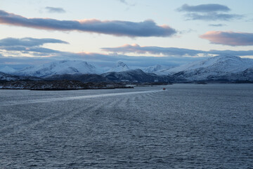 Winterliche Landschaft in Norwegen im Gebiet der Fjorde