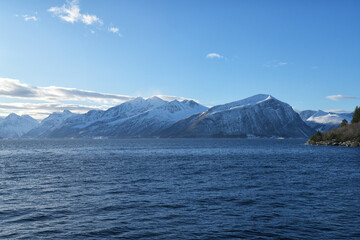 Winterliche Landschaft in Norwegen im Gebiet der Fjorde
