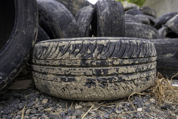 Old tires in the trash - 747087493