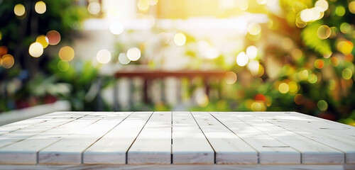 Side view of an empty white wooden table top in a garden. Image with a gentle blurred soft light background of garden foilage. Bokeh effect. Easter, spring holiday concept with copy space. - 747090642