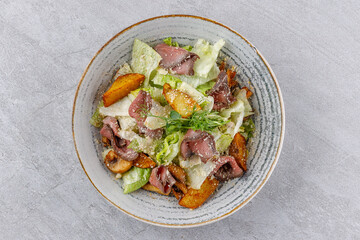 Salad with roast beef and potatoes for food delivery website 8