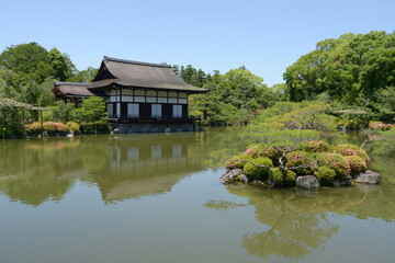 Fototapeta premium 平安神宮 栖鳳池と尚美館 京都市左京区