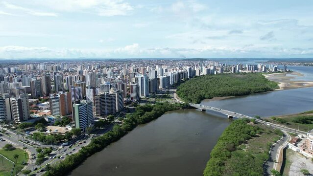 Cidade de Aracaju em Sergipe Vista de cima com drone 4k - Nordeste - Brasil