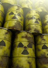 Verrostete gestapelte Atommüllfässer, Hochformat © bluedesign