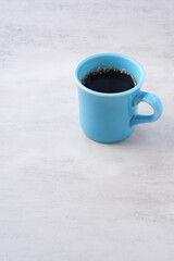 Obraz na płótnie Canvas 淹れたてのフレッシュなコーヒーが入ったコーヒーカップ 