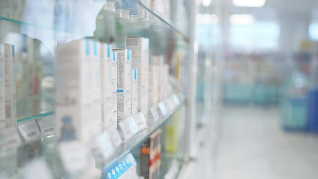 The pharmacy is always in order medicines are carefully placed on the shelves, ready to meet the needs of each client. The pharmacist will always help the client to get advice and buy medical supplies