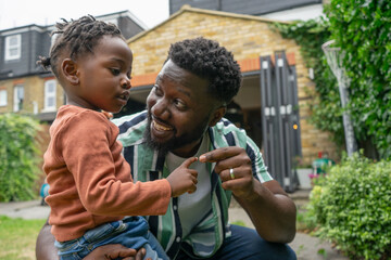 Father and daughter (2-3) spending time together in backyard © Cultura Creative