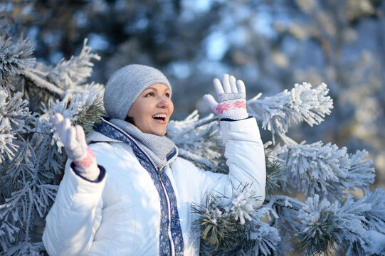 Portrait of happy woman posing in winter park. 