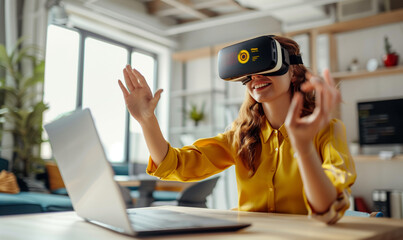 Dziewczyna siedząca przy laptopie korzysta z okularów VR