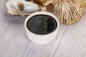 Oyster sauce in the bowl