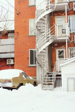 Voiture de collection en hiver 