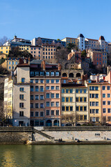 Immeubles colorés des bords de Saône à Lyon