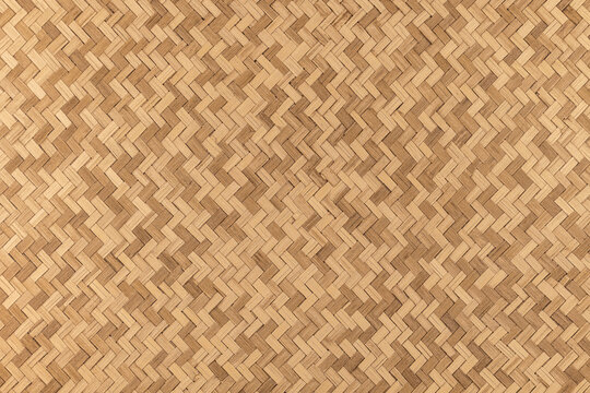 Tapis en bambou tissé en forme de tresse pour création d'arrière plan. Fond en fibre végétale. © ODIN Daniel