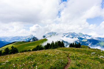 Les nuages qui faits le Drama en montagne