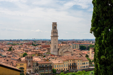 Obraz premium Panoramic view of the old town of Verona in Italy.