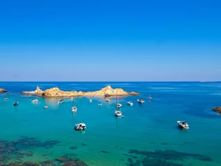 Poster Cala Pregonda, Menorca Eiland, Spanje Sailboats in the turquoise sea of Cala Pregonda, Menorca