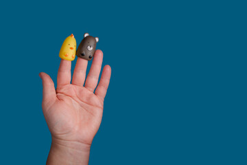 Female hand play puppets finger Animal finger puppet Bear Chicken Educational toys Montessori...